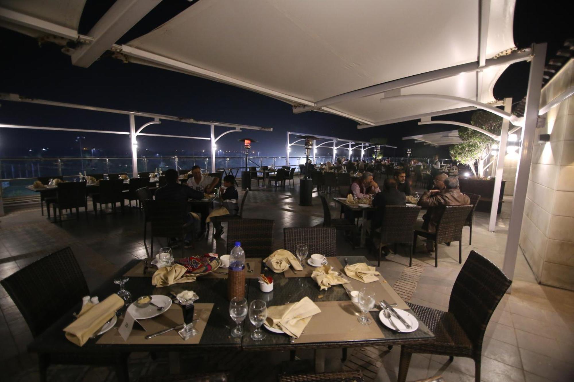 Отель Defence Raya Golf & Country Club Лахор Экстерьер фото