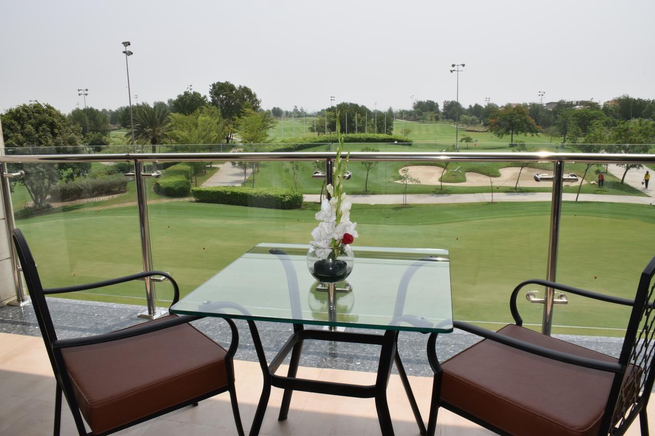 Отель Defence Raya Golf & Country Club Лахор Экстерьер фото